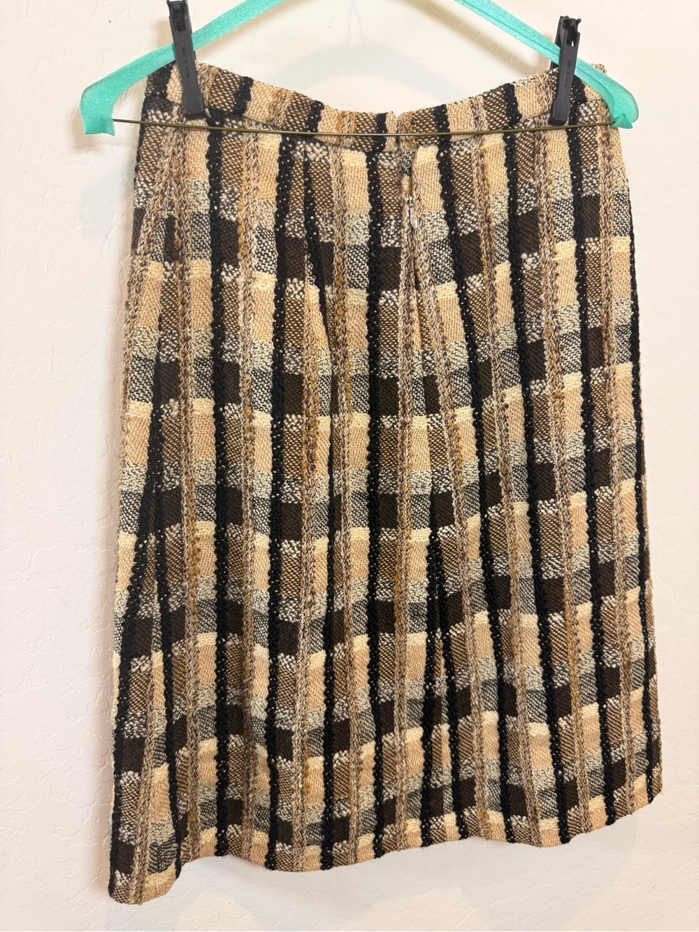 Vintage 80s Jaeger Plaid Pleated Wool Skirt in Beige and Black